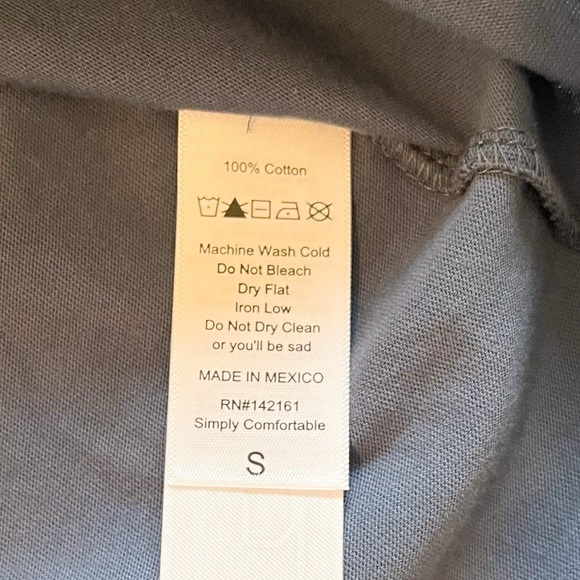 NWT LuLaRoe Lisa Tee Skull Graphic T-Shirt Size Small - Picture 8 of 8